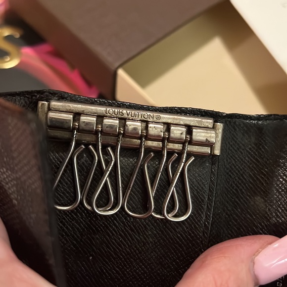 Authenticated Louis Vuitton damier black keys & card holder - Picture 6 of 11